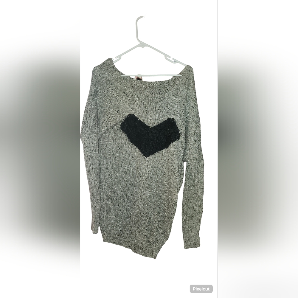 ANDREE BY UNIT Gray Sweater with Black Heart Accent